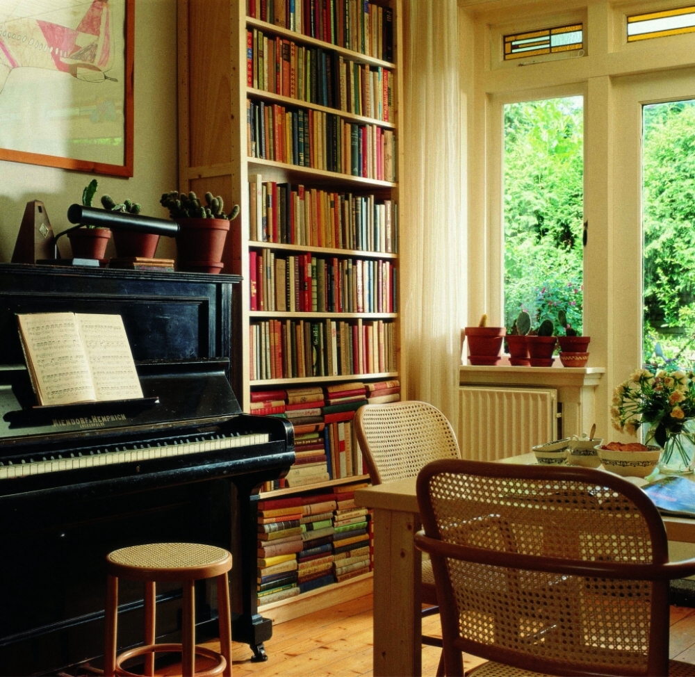 Pine bookcase in a music room