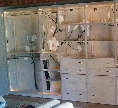 Customer photo of a Lundia closet in our White Wash finish