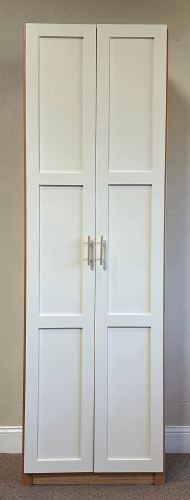 Wardrobe with 2 doors closed