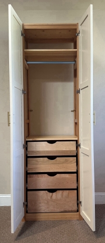 Wardrobe with 4 interior drawers and single hanging
